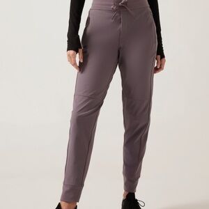 Athleta Headlands Hybrid Trek Mid Rise Jogger, Dusk Violet, Womens 4